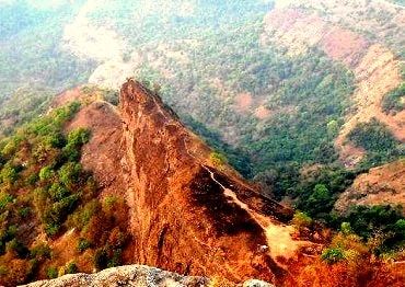 Duke's Nose point in the Lonavala sightseeing cab package shows the wide view of the Duke's Nose present in Kurvande village.