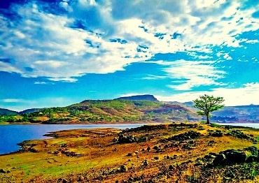 Huge lake with 113.39 Sq. Km area and Beautiful view of mountains. One can only visit here by any cab service in lonavala.